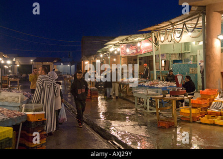 Mercato del pesce sulla strada di Tajura Tripoli in Libia Foto Stock