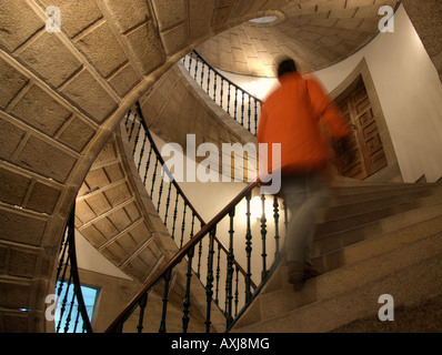 Tripla scalinata a spirale flottante di scale. Convento di Santo Domingo de Bonaval. Santiago de Compostela. La Galizia. Spagna Foto Stock