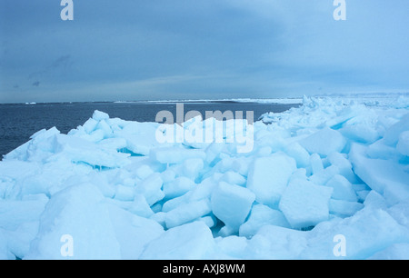 Ghiaccio di moto a bordo mare, Lancaster suono, Canada Foto Stock