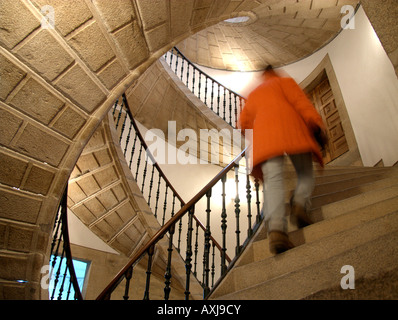 Tripla scalinata a spirale flottante di scale. Convento di Santo Domingo de Bonaval. Santiago de Compostela. La Galizia. Spagna Foto Stock