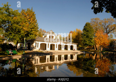 Parco pubblico caduta stagione Montreal Québec Canada nella zona outremont Foto Stock