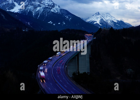 Europa ponte di notte attraverso il passo del Brennero , Innsbruch,l'Austria. Foto Stock