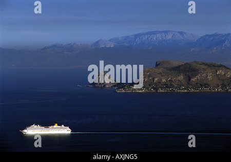 Crociera MS Costa Concordia di lasciare il porto di Palermo, in Sicilia. Foto Stock