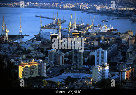 Palermo è una città fondata nel VIII secolo a.c. dai Fenici commercianti attorno ad un porto naturale sulla costa NW della Sicilia. Foto Stock
