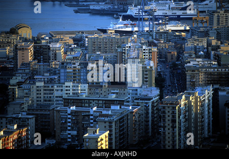 Palermo è una città fondata nel VIII secolo a.c. dai Fenici commercianti attorno ad un porto naturale sulla costa NW della Sicilia. Foto Stock