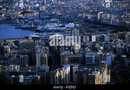 Palermo è una città fondata nel VIII secolo a.c. dai Fenici commercianti attorno ad un porto naturale sulla costa NW della Sicilia. Foto Stock