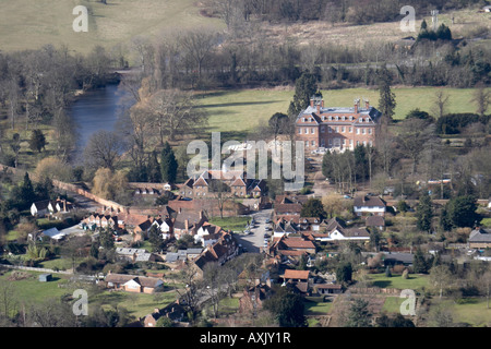 Elevato livello obliquo di vista aerea a nord ovest di Denham Palace Denham London UB9 Inghilterra UK Feb 2006 Foto Stock