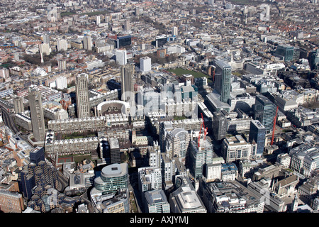 Elevato livello obliquo di vista aerea a nord-est di Barbican, Moorgate la City of London EC2 Inghilterra UK Feb 2006 Foto Stock