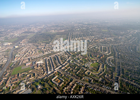 Elevato livello obliquo di vista aerea a est di East Finchley A406 St Pancras cimitero di Islington London N2 N10 Inghilterra UK Gennaio 2006 Foto Stock