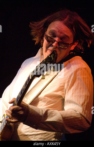 Joe Bonamasa blues rock chitarrista suonando live , Wolverhampton Regno Unito Foto Stock