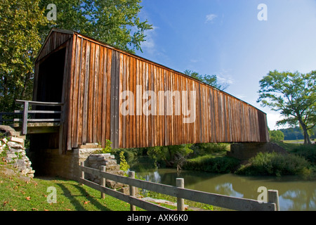 Un ponte coperto al Burfordville Grist Mill in Burfordville Missouri Foto Stock