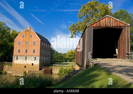 Historic Grist Mill e ponte coperto in Burfordville Missouri Foto Stock