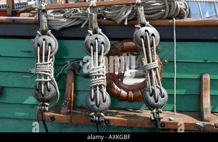 Funi sul galeone Foto Stock