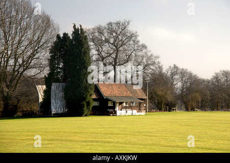 Un campo da cricket e il Pavillion Foto Stock