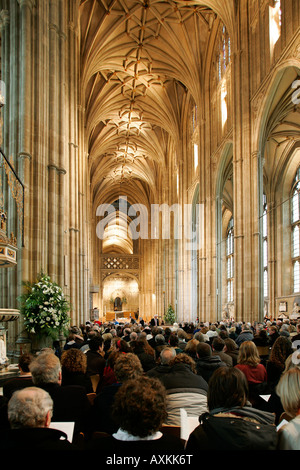 La cattedrale di Canterbury chiesa festival eventi pregare storia cerimonia lettura guidata intronizzazione turismo destination travel landmark Foto Stock