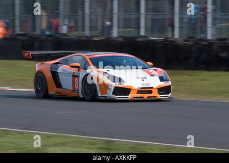 La Lamborghini Gallardo GT3 auto sportiva nel British GT Championship ad Oulton Park il circuito di gara Cheshire England Regno Unito Foto Stock