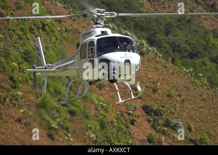 Elicottero passando sopra il lago di Diamante Paradiso vicino a Glenorchy Queenstown regione Isola del Sud della Nuova Zelanda Foto Stock