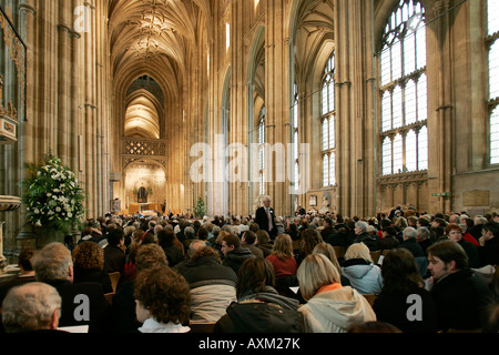 La cattedrale di Canterbury chiesa evento festival cerimonia lettura guidata intronizzazione turismo di destinazione di viaggio tipica del punto di riferimento Foto Stock