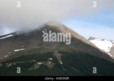 Montagna in zona alpina con pioggia di avvicinamento Foto Stock