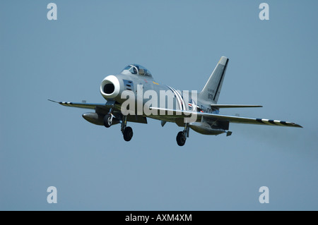 Vecchio jet fighter North American F-86 Sabre usata durante la guerra di Corea, La Ferte Alais air show, Francia Foto Stock