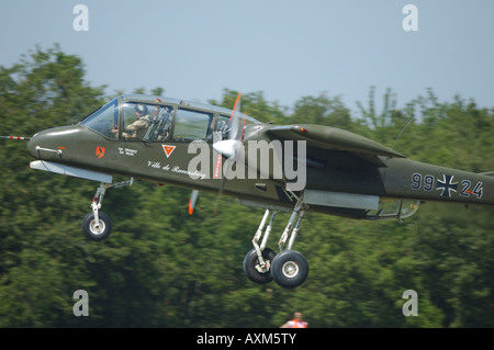 La North American Aviation Rockwell OV-10 Bronco della Luftwaffe tedesca Air Force, vintage francese air show, La Ferte Alais, Francia Foto Stock