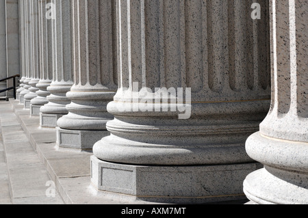 Dettaglio delle colonne Ottava Avenue US Post Office New York NY USA Foto Stock