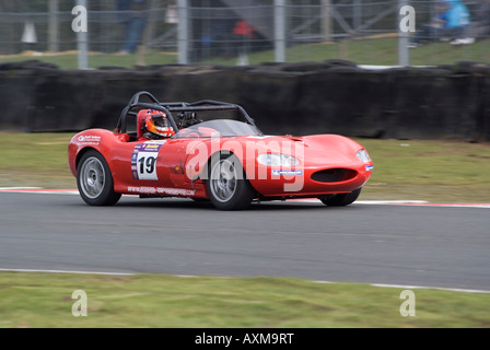 Red Ginetta G20 Pozzetto aperto Sports Racing Car ad Oulton Park motore circuito di gara Cheshire England Regno Unito Foto Stock