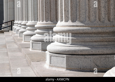 Dettaglio delle colonne Ottava Avenue US Post Office New York NY USA Foto Stock