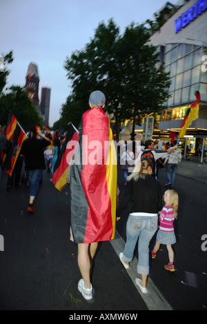 Dopo la partita Germania versus Argentina ventole sul Kudamm a Berlino Foto Stock