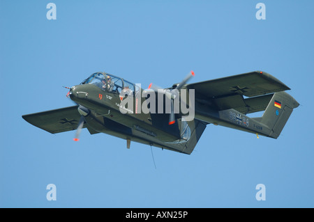 La North American Aviation Rockwell OV-10 Bronco della Luftwaffe tedesca Air Force, vintage francese air show, La Ferte Alais, Francia Foto Stock