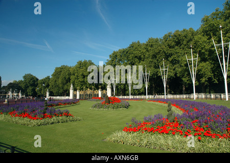 In Canada la condivisione di gate Green Park e piazza accanto a Buckingham Palace a Londra, Regno Unito Foto Stock