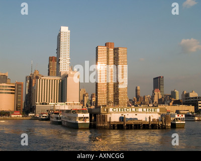 Circle Line Cruises presso il Molo 83 sulla West 42nd Street, New York City USA Foto Stock