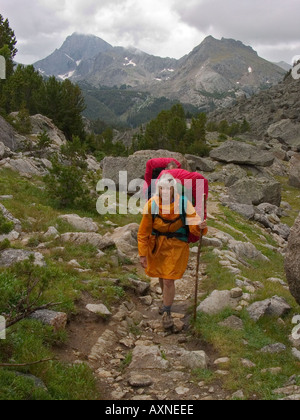 Backpacker in Wind River Mountains Wyoming Foto Stock