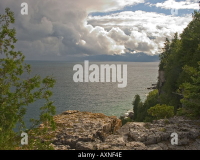 Nuvole temporalesche su Georgian Bay vicino a Tobermory Ontario Foto Stock