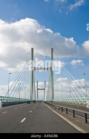 Vista verticale del secondo ponte Severn [ail groesfan hafren] aka il Principe del Galles (ponte Pont Tywysog Cymru) attraversando la Severn Estuary. Foto Stock