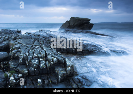 Stormy mattina sulla costa vicino a Elgol, Isola di Skye in Scozia Foto Stock