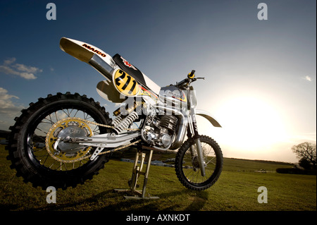 Twin shock di motocross vintage vintage fangoso Maico MC490 1981 motocross con knobbly pneumatici pneumatici twin-shock dirt bike MX Moto-X Foto Stock