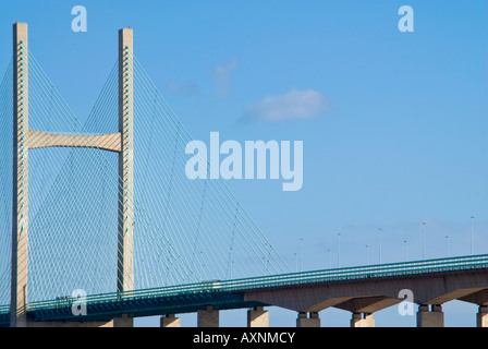 Orizzontale fino in prossimità del secondo ponte Severn [ail groesfan hafren] aka il Principe del Galles (ponte Pont Tywysog Cymru) attraversando la Severn Estuary. Foto Stock