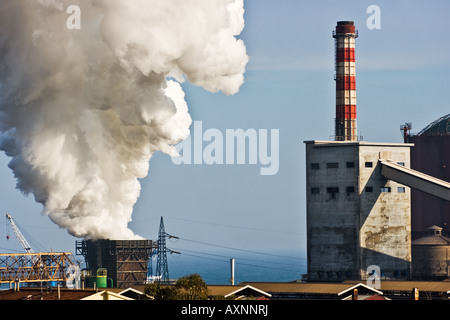 Impianto di alimentazione a Piombino Porto Toscana Italia Foto Stock