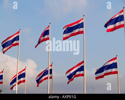 Bandiere tailandese nella brezza in Bangkok Foto Stock