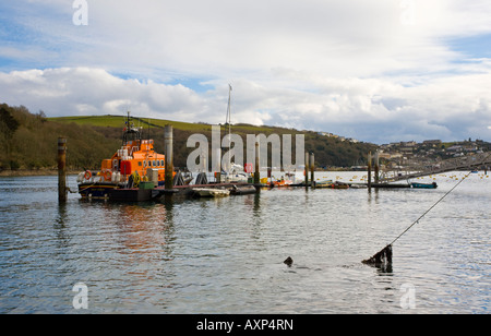 La scialuppa di salvataggio RNLI Maurice e Joyce Hardy ormeggiato a Fowey Cornwall Inghilterra REGNO UNITO Foto Stock