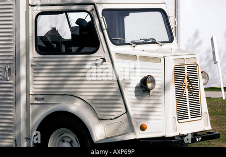 Van carrello citroen classic vintage vecchia ombra bianca nostalgia storico francese retrò francia Foto Stock