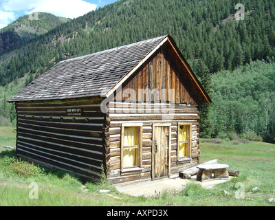 Cabina con soppalco, Ashcroft città fantasma, Pitkin County, Colorado, STATI UNITI D'AMERICA Foto Stock