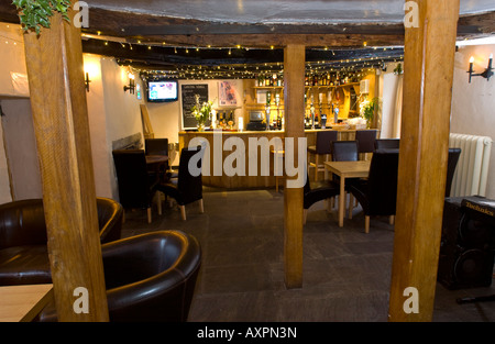 Interno di Kings Arms gastro pub risalente al XVII secolo Abergavenny Monmouthshire South Wales UK UE Foto Stock