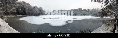 Vista sul lago di ingresso Hall di Lyme Disley Stockport Cheshire England Regno Unito Regno Unito GB Gran Bretagna UE Unione europea EUROPA Foto Stock