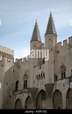 La facciata del Palazzo dei Papi di Avignone, Francia Foto Stock
