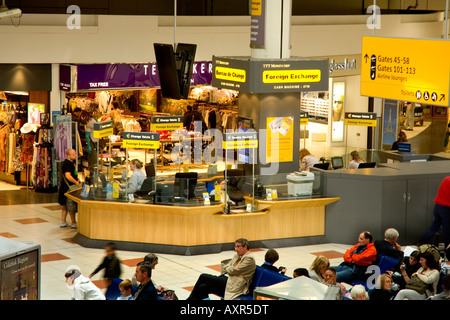 Cambio valuta presso l'aeroporto di Gatwick a Londra REGNO UNITO Foto Stock