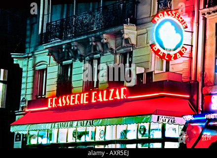 Parigi Francia, primo piano, ristorante francese Neon, cartello 'Brasserie Balzar' St Germain des Pres Exterior Night vintage Foto Stock