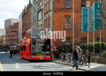 Dublino Irlanda City Sightseeing tourist bus rosso presso l ufficio turistico stop Foto Stock