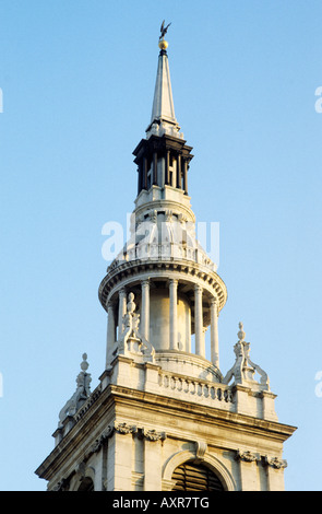 St Mary le Bow chiesa città di Londra Bow Bells Sir Christopher Wren architetto inglese del XVII secolo in Inghilterra architettura guglia DEL REGNO UNITO Foto Stock